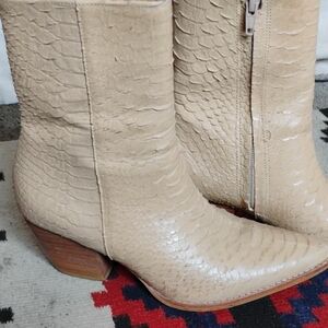 Matisse Cream Heeled Boots with Elegant Design